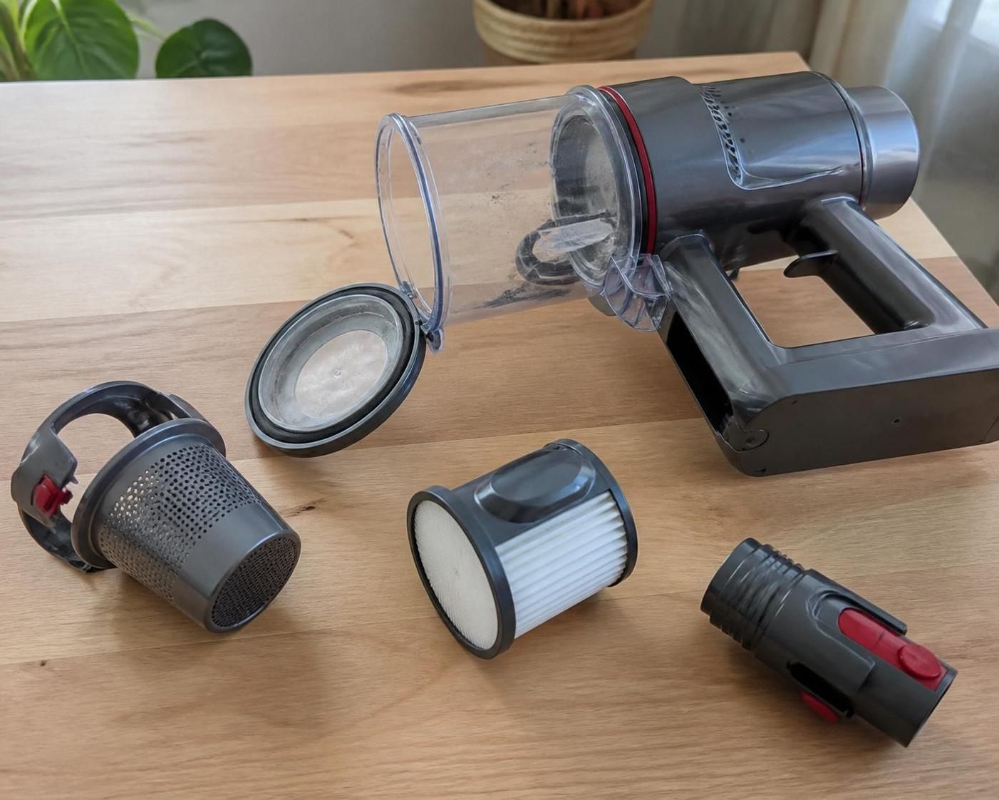 Comment démonter le filtre sur l'aspirateur sans fil Silvercrest 1 découvrez comment démonter facilement le filtre de votre aspirateur sans fil silvercrest grâce à notre guide étape par étape, pour un entretien efficace et prolonger la durée de vie de votre appareil.