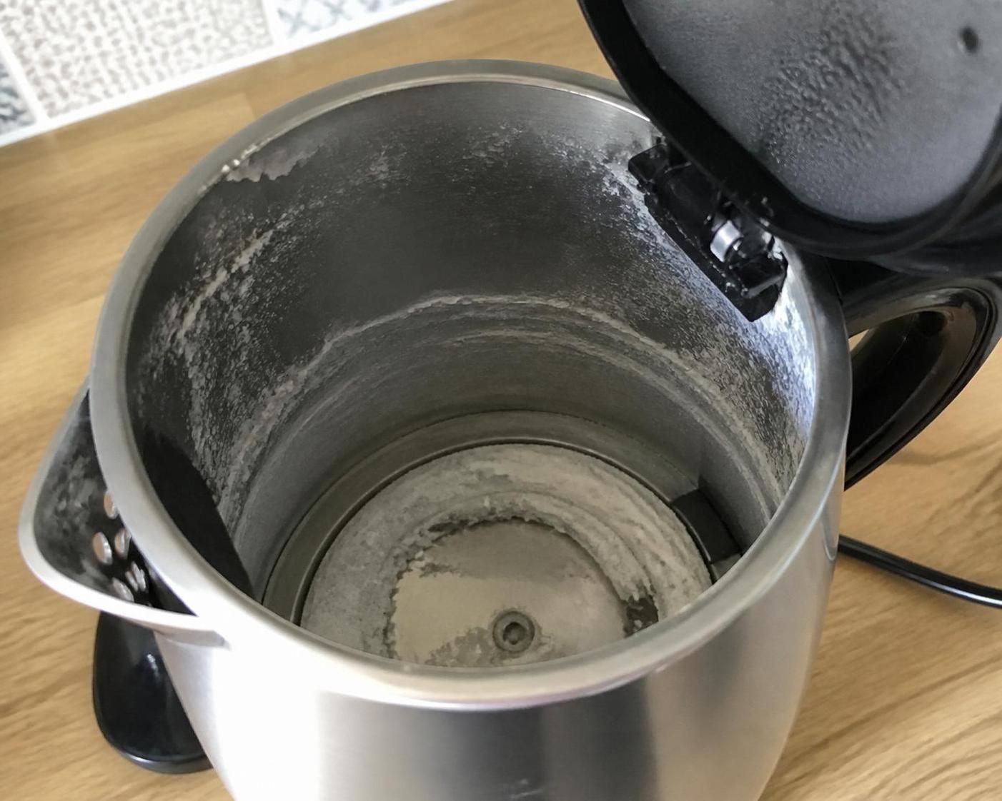 Comment enlever le calcaire d’une bouilloire ? 1 découvrez des méthodes simples et efficaces pour enlever le calcaire de votre bouilloire et prolonger sa durée de vie.