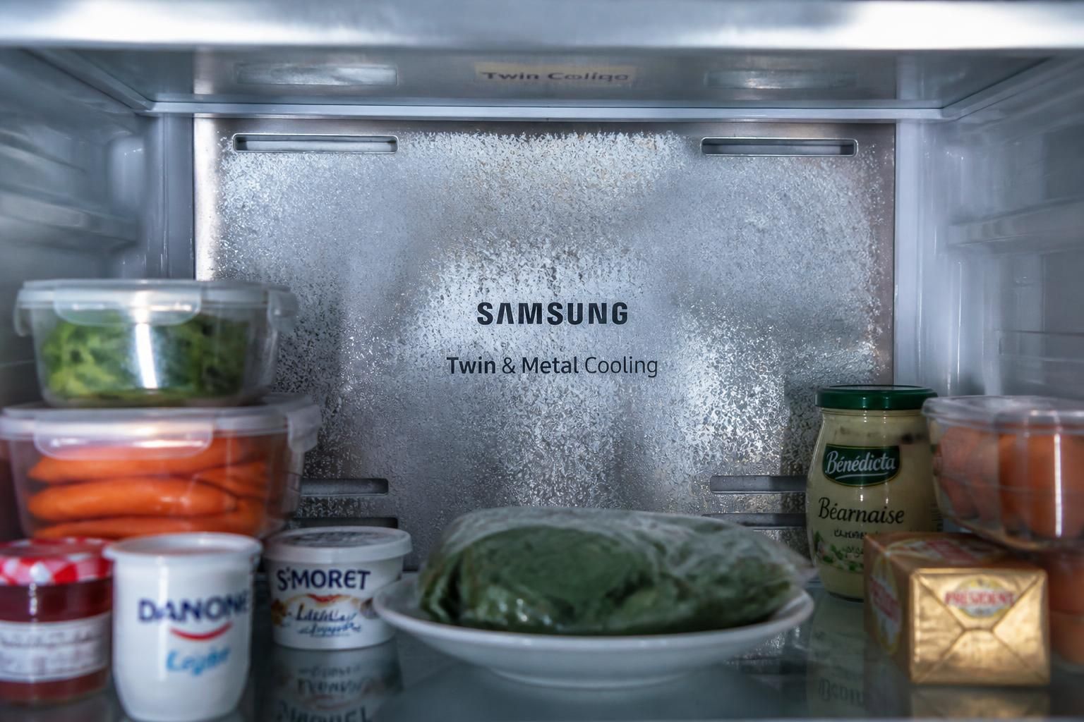 Pourquoi le réfrigérateur Samsung fait du givre sur la paroi arrière ? 1 découvrez pourquoi votre réfrigérateur samsung accumule du givre sur la paroi arrière et comment résoudre ce problème pour un fonctionnement optimal.